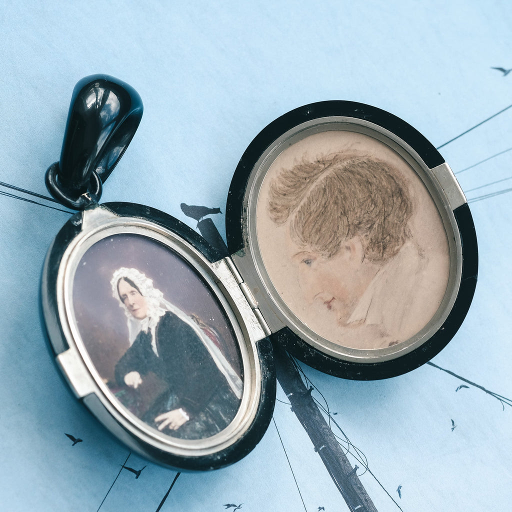 Oversized Victorian Jet Locket – Lost Owl Jewelry