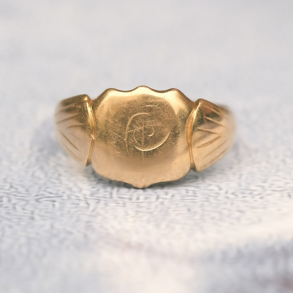 Victorian 18ct Shield Signet Ring - Lost Owl Jewelry