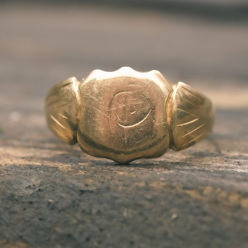 Victorian 18ct Shield Signet Ring - Lost Owl Jewelry