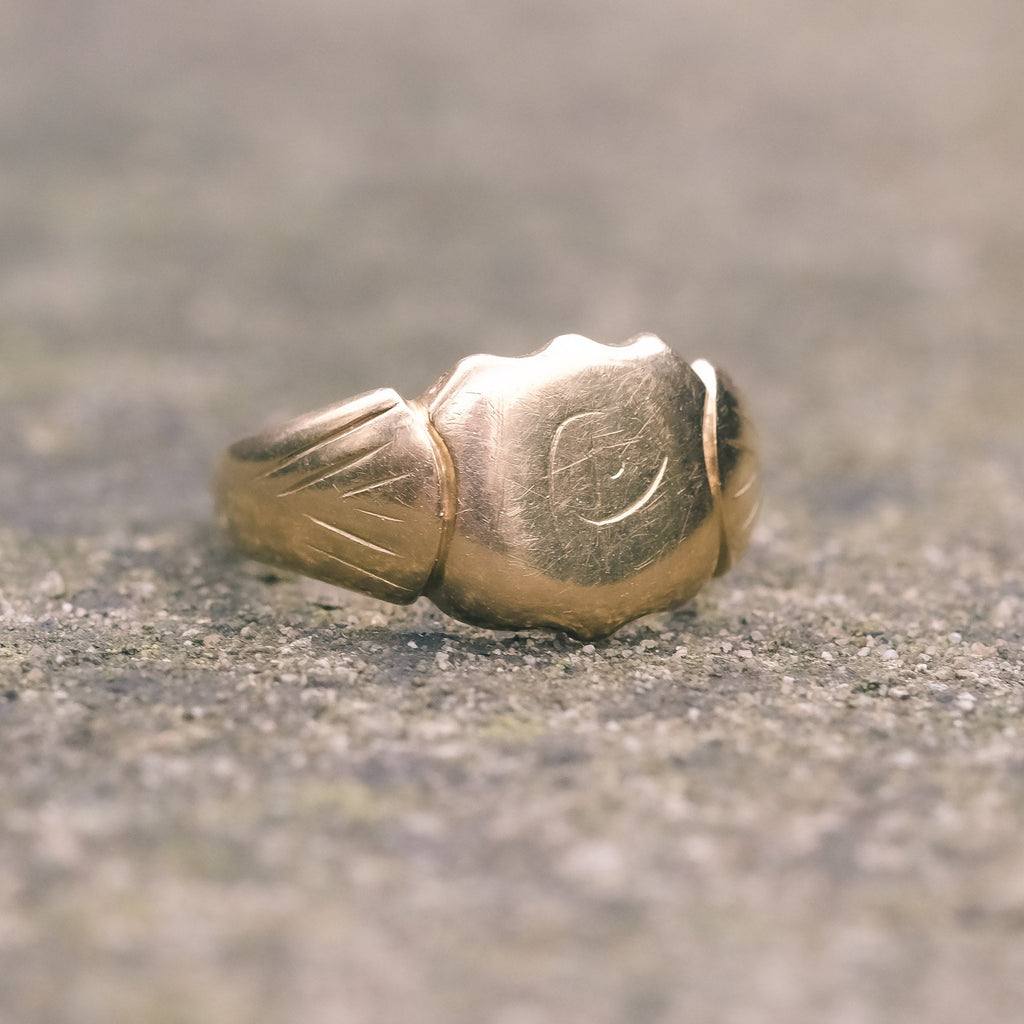 Victorian 18ct Shield Signet Ring - Lost Owl Jewelry