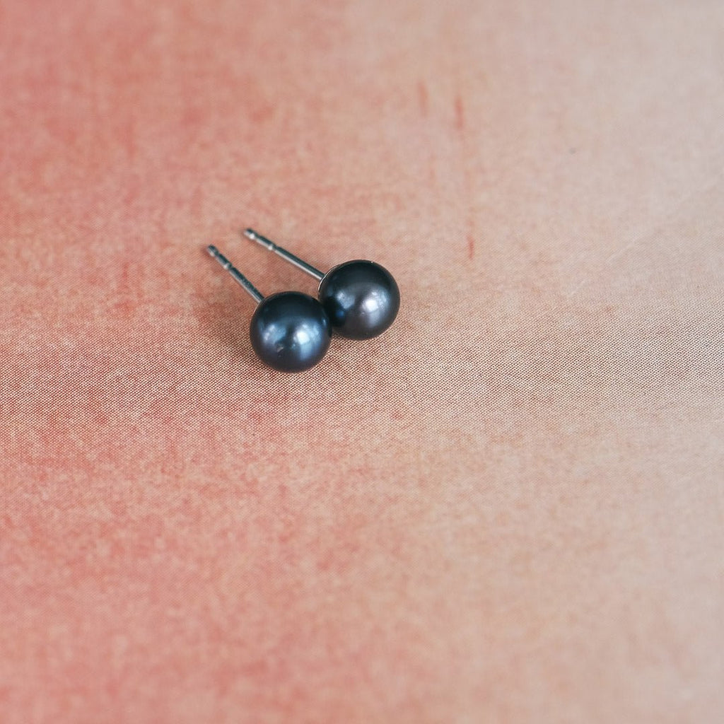 Vintage Black Pearl Stud Earrings - Lost Owl Jewelry