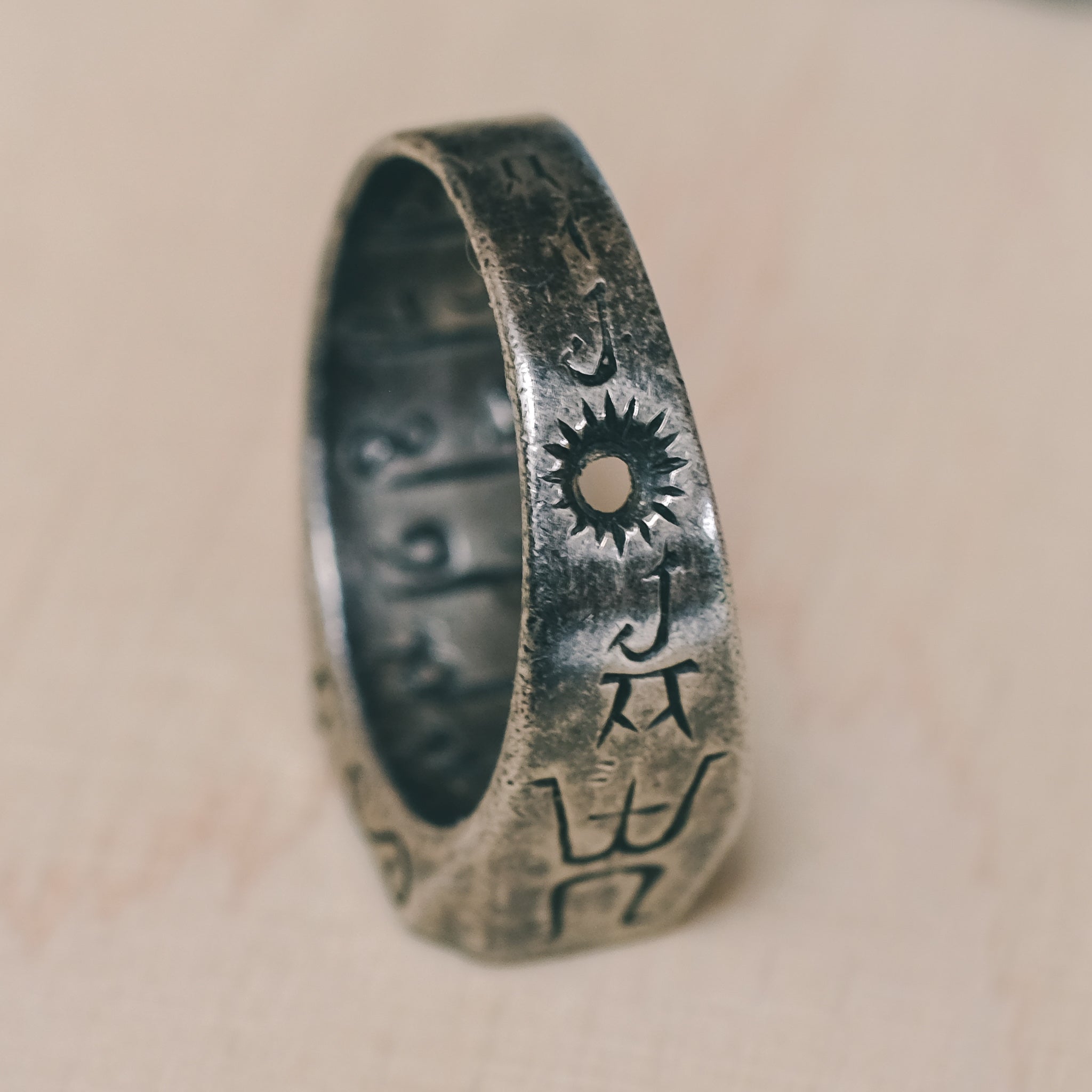 年末のプロモーション Vintage CARPE DIEM Sundial Ring – Lost Owl Jewelry アクセサリー
