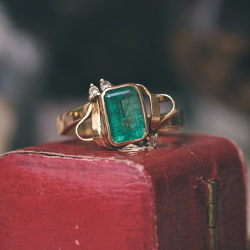 Vintage Emerald Ribbons Ring - Lost Owl Jewelry